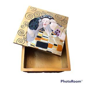 THE KISS Gustav Klimt Gold Trinket Box 4 x 4 - NWOT
